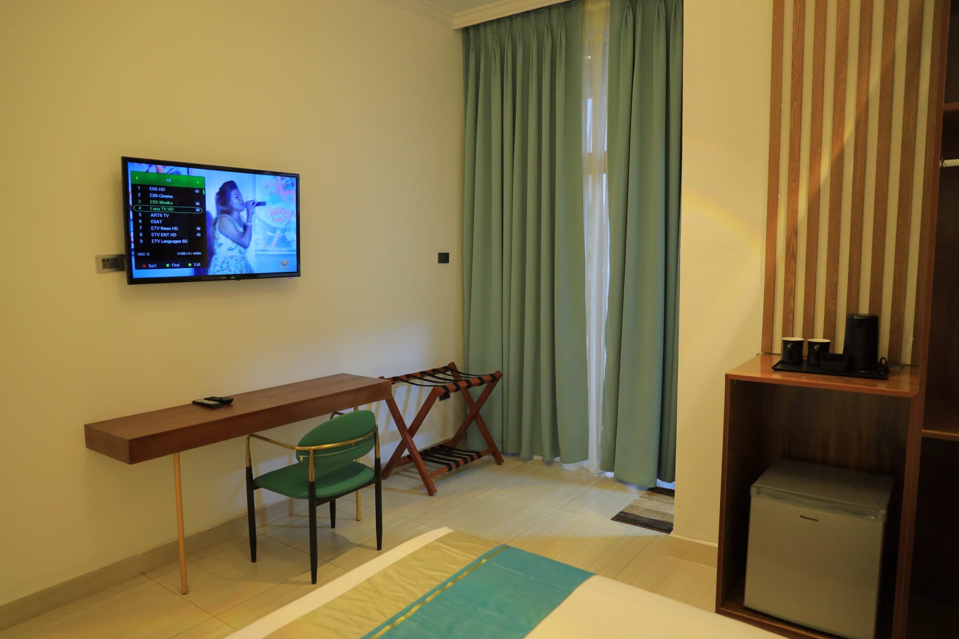 Standard Room thumbnail 4