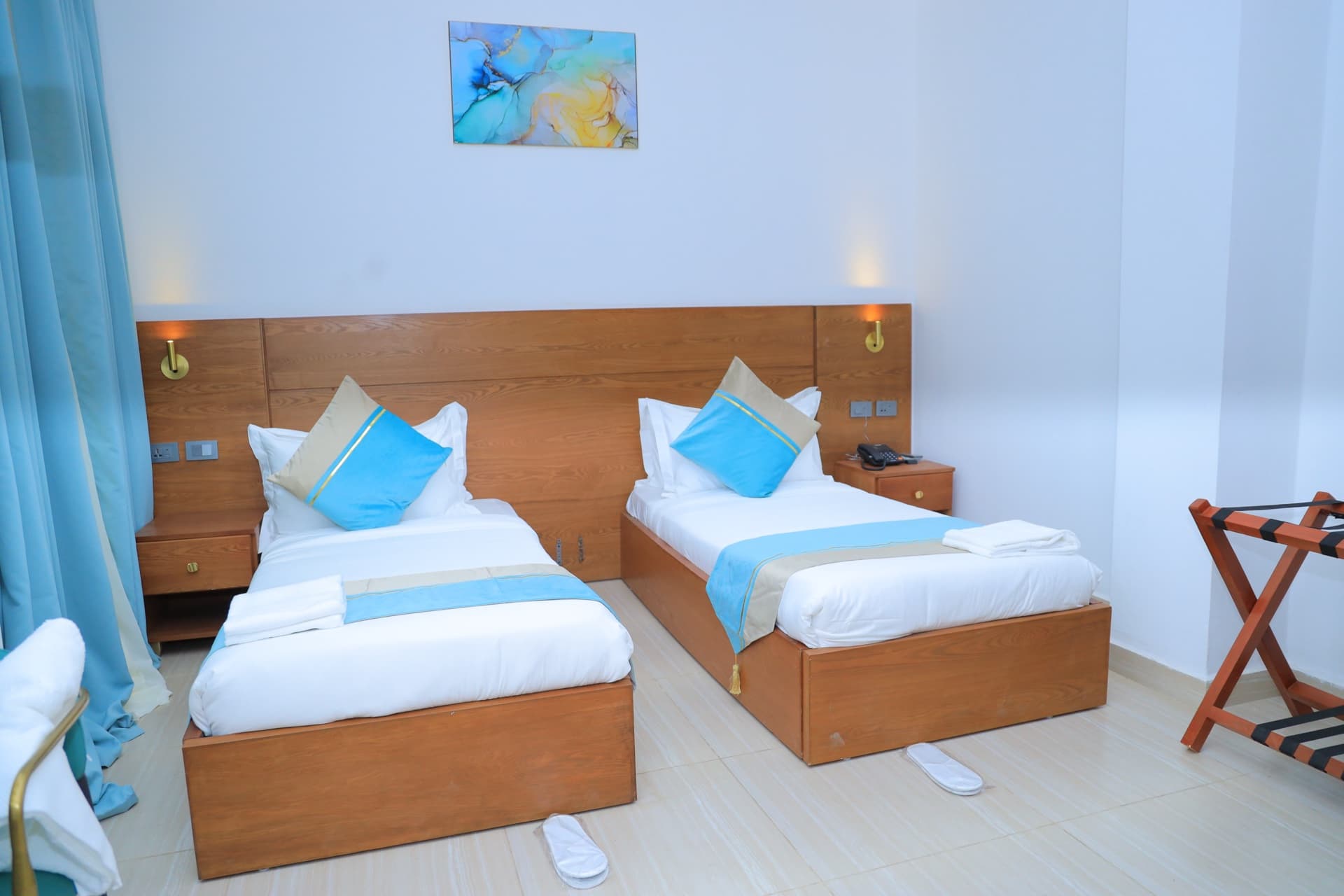 Deluxe Twin Room thumbnail 2